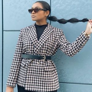 EUC Women’s Ann Taylor solid Black/Gold Leather trouser Belt sz Small s 40inch